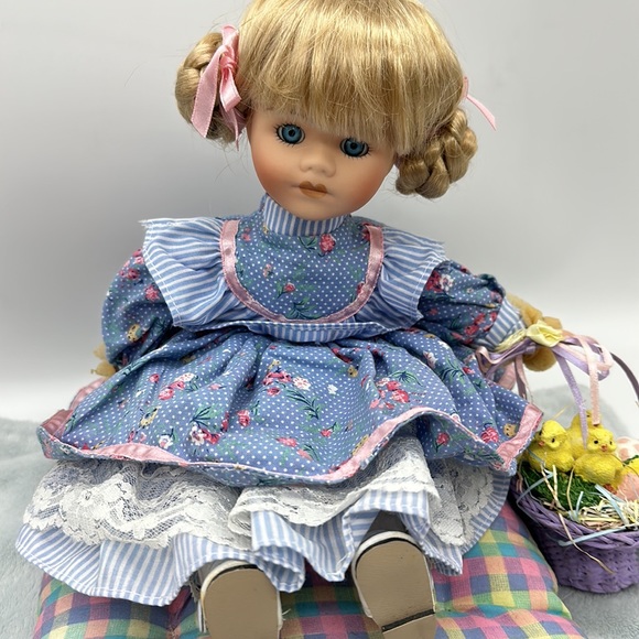 Vintage Porcelain Sitting Blue-eyed Doll on Pillow w/Basket of Chicks 10” High - Picture 9 of 10